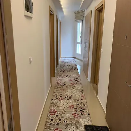 Apartment 132. Sokak Door 1