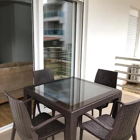 Apartment 132. Sokak Door 1